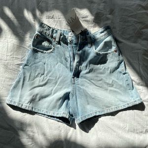NWT Zara 90’s denim shorts